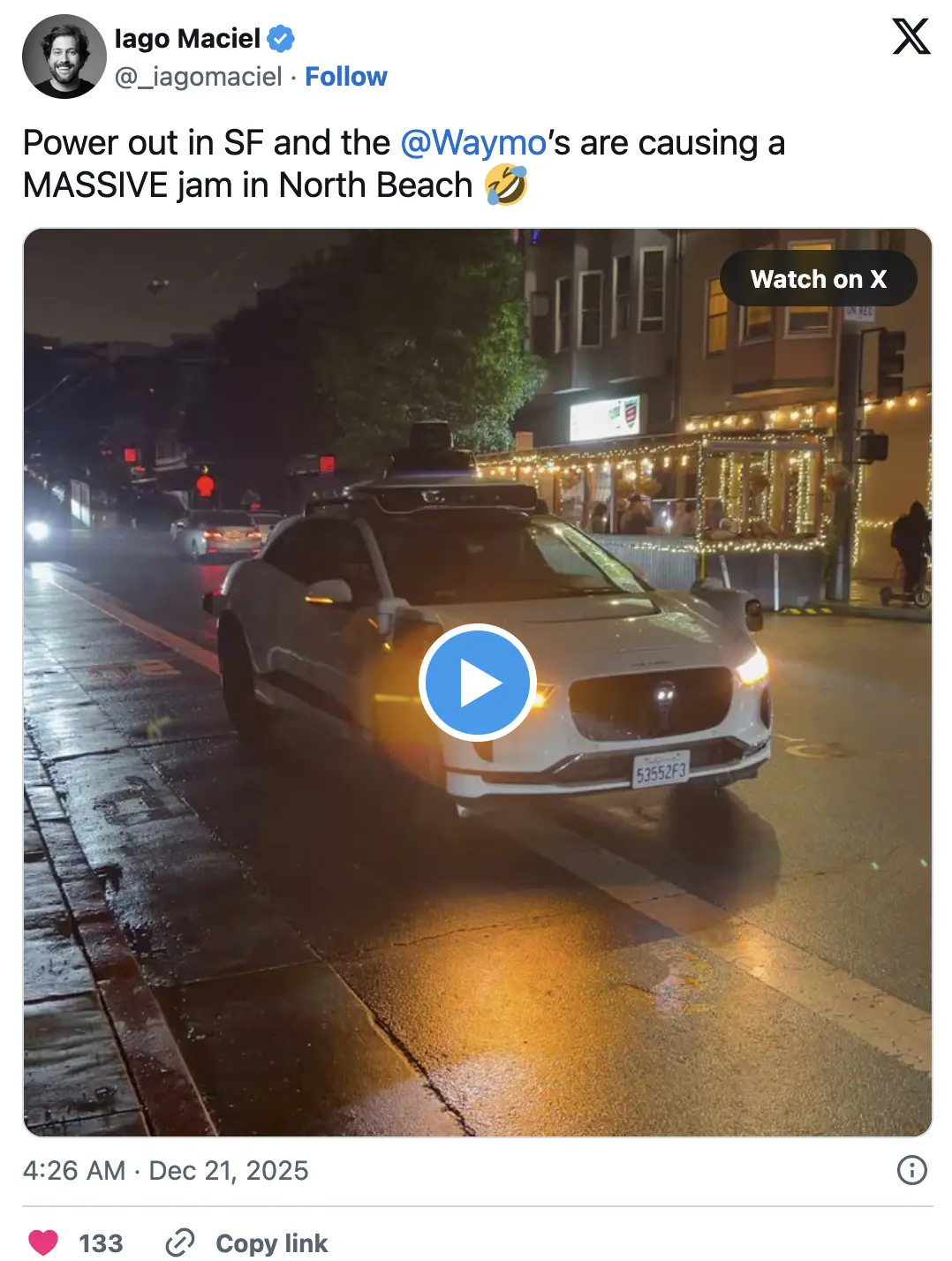 Power out in SF and the @Waymo ’s are causing a MASSIVE jam in North Beac