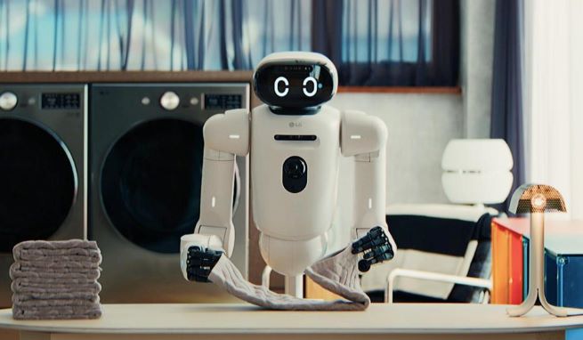 LG CLOiD home robot. Source: LG
