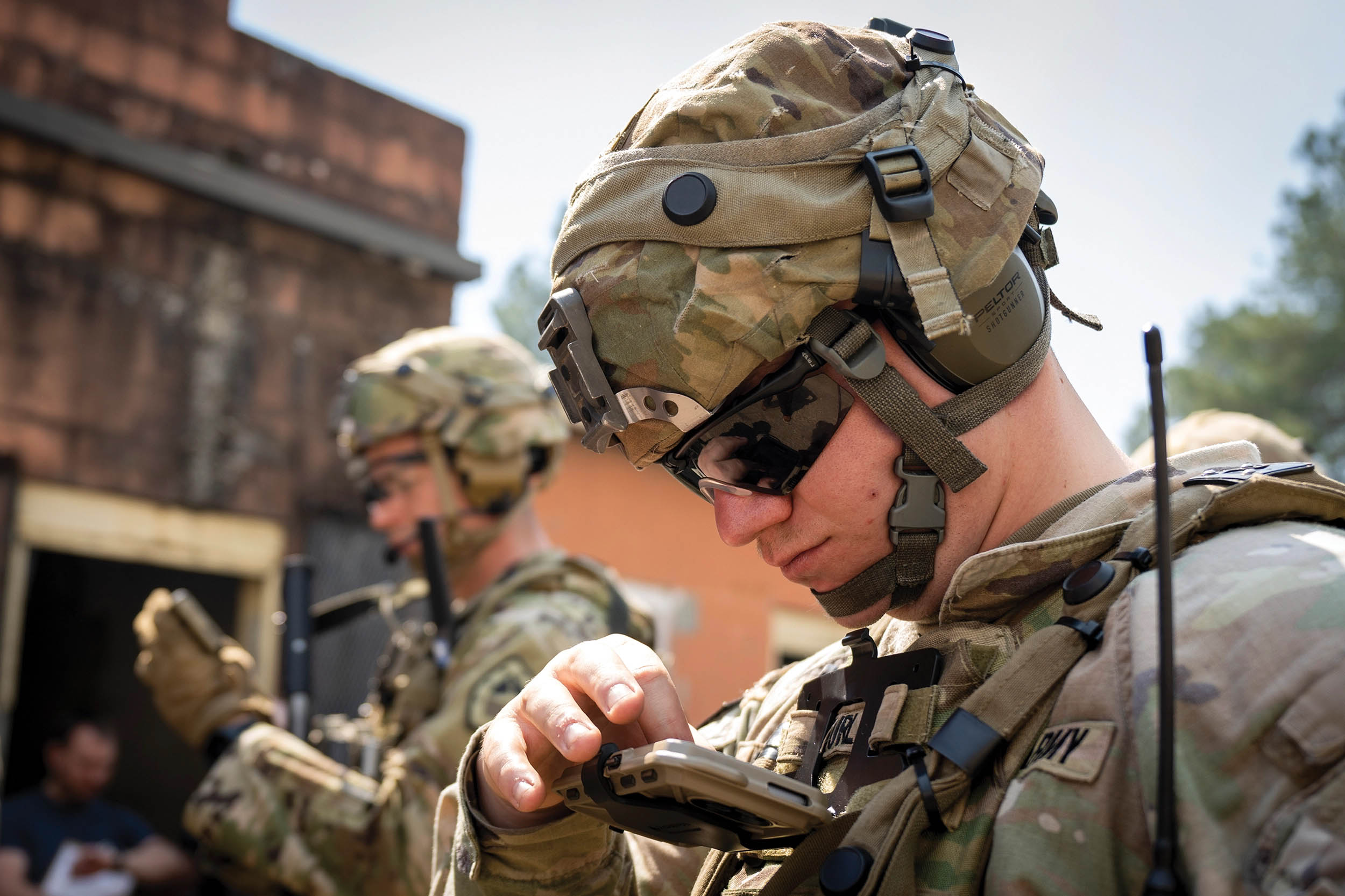 El Ejército de EE. UU. lanza un hackathon de IA con Palantir y Anduril