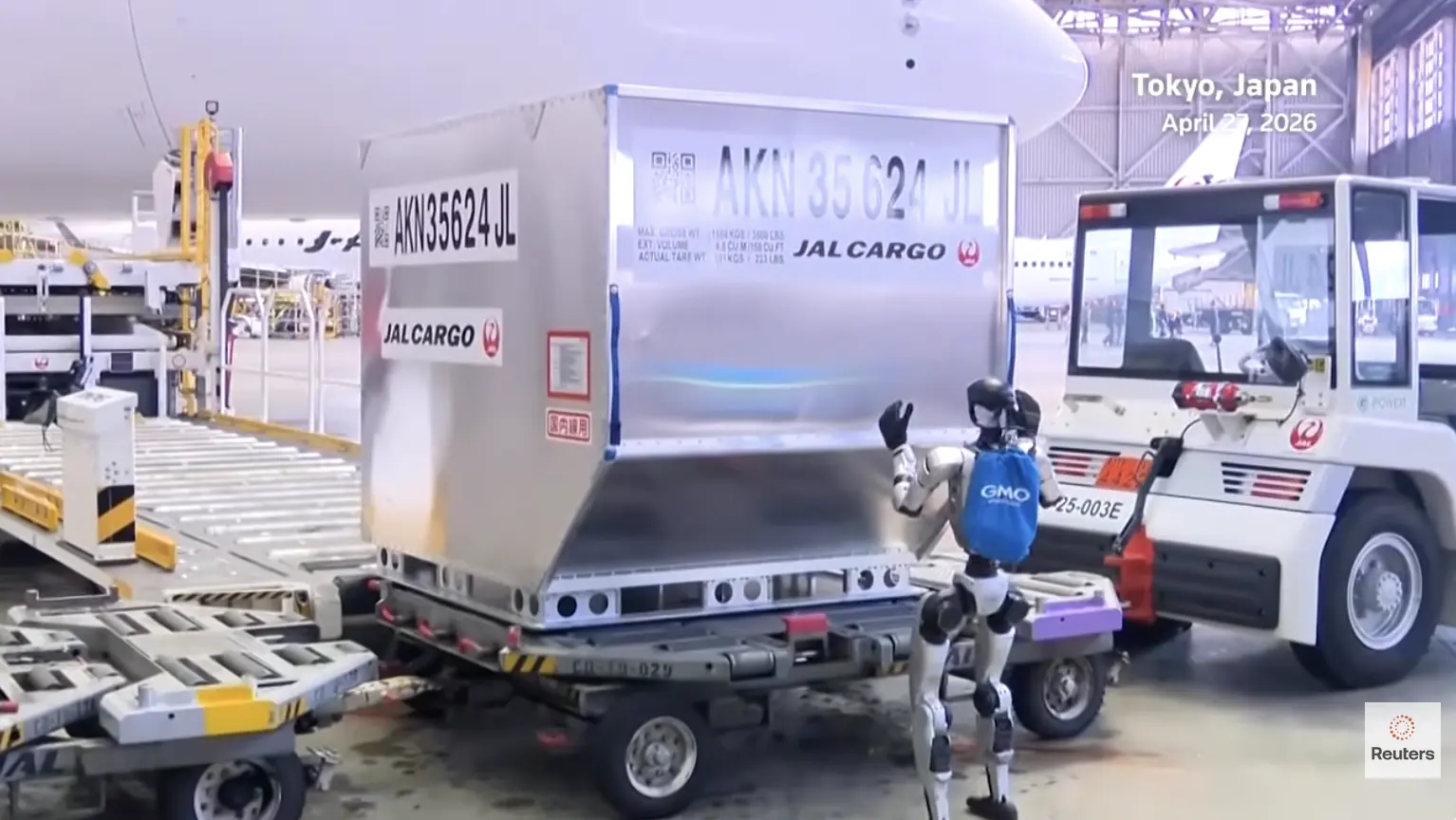 Pruebas de robots humanoides como manejadores de equipaje en el aeropuerto de Tokio